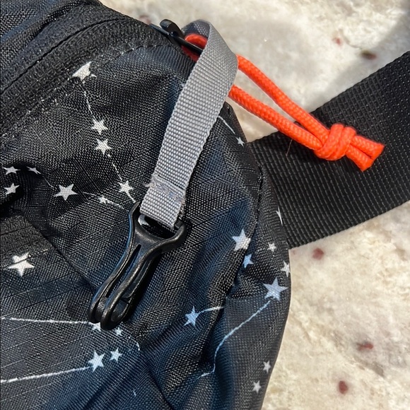 Eddie Bauer Black and White Belt Bag with Star Pattern - Picture 7 of 7